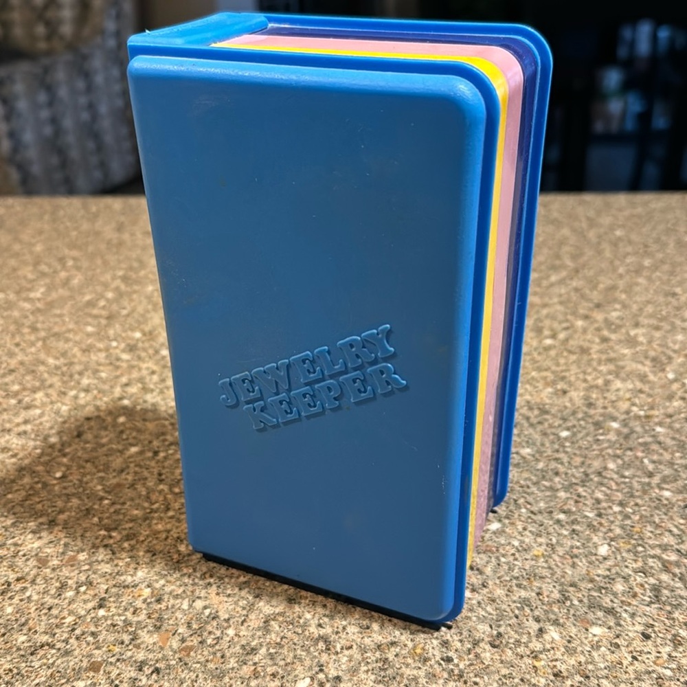 Vintage 1988 emson jewelry keeper and earrings